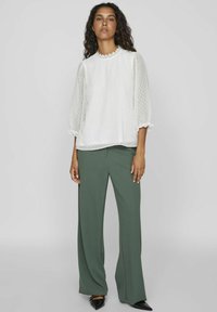 VILA MIT 3/4-ÄRMELN GEPUNKTETES - Bluse - cloud dancer