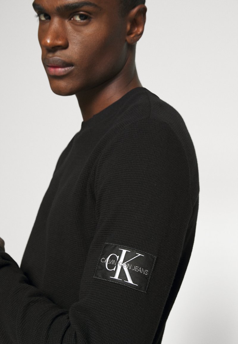 Calvin Klein Jeans MONOGRAM BADGE WAFFLE TEE - Long sleeved top - black - Calvin Klein Jeans MONOGRAM BADGE WAFFLE TEE - Long sleeved top - black -