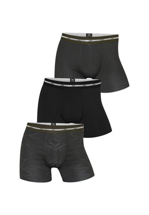 Tre par herre boxer briefs: en solid sort, en med et subtilt mønster i mørkegrå, og en i grå med en bølgeagtig tekstur. Alle har elastiske taljer.