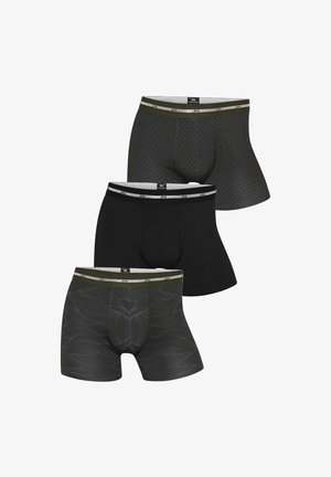 Tre par herre boxer briefs: en solid sort, en med et subtilt mønster i mørkegrå, og en i grå med en bølgeagtig tekstur. Alle har elastiske taljer.
