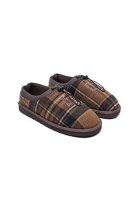 Barna és fekete kockás, slip-on stílusú papucsok puha béléssel, állítható elasztikus fűzőkkel a tetején és gumitalppal.