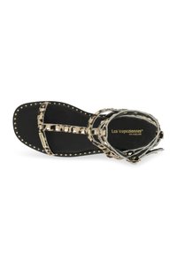Sandale noire avec imprimé léopard, accents cloutés, semelle plate et brides entrecroisées. Comprend le logo de la marque sur la semelle.
