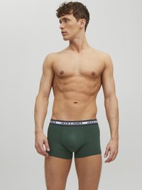 Grüne Boxer-Briefs mit weicher Textur und körpernahem Schnitt, ausgestattet mit einem schwarz-weißen Bund mit dem Logo "JACK & JONES".