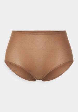 Calças íntimas de cintura alta e sem costuras, na cor castanho claro, feitas de um tecido suave e elástico com uma textura macia e sem costuras visíveis.