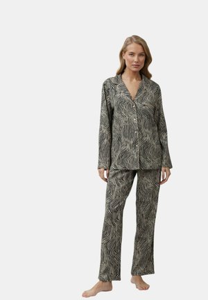 Zwart-witte gestreepte pyjama set met een knoopsluiting bovenstuk met een notch kraag en lange mouwen, gecombineerd met bijpassende rechte broek.