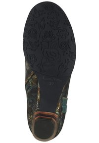 Czarna gumowa podeszwa z kwiatowym wzorem; górna część ma wielokolorowy teksturowany wzór wężowej skóry; zawiera zielony akcentowy pasek i logo.