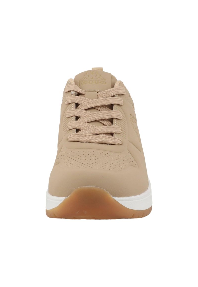 Baskets de sport beige avec tige en textile, design perforé et semelle en caoutchouc. Dotées de lacets plats et d'une semelle intermédiaire blanche avec une semelle extérieure en gomme.