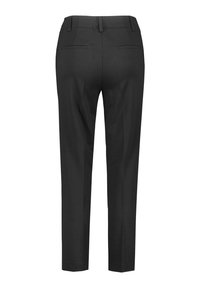 Pantalon habillé noir sur mesure avec passants pour ceinture et deux poches arrière passepoilées, vu de dos sur fond blanc.