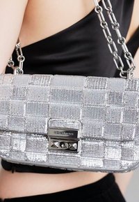 MICHAEL Michael Kors TRIBECA SHOULDER - Handbag - silver