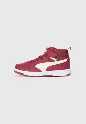 Bordeaux hoge sneakers van synthetisch materiaal met witte accenten. Heeft een band en veters, gestructureerde zijkanten en een gevoerde tong.