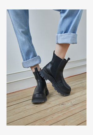ASPHA CHELSEA MID - Platvormtallaga poolsaapad - black/transparent