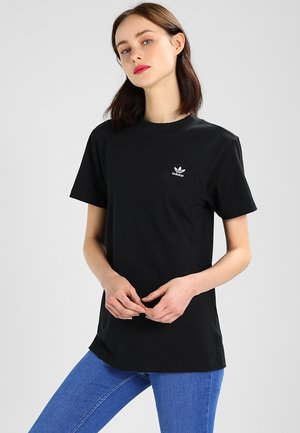 T-shirt nera in cotone con scollo a girocollo, maniche corte e logo Adidas bianco ricamato sul lato sinistro del petto. Vestibilità casual.
