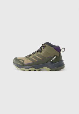 TERREX SKYCHASER AX5 MID GORE-TEX HIKING - Pantofi drumeție - olive strata/night cargo/aurora plum