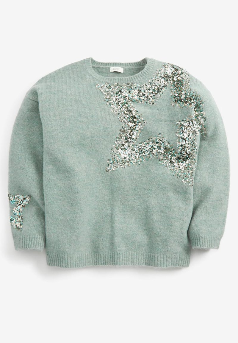 Pull en maille vert clair avec de grandes et petites étoiles en sequins argentés sur la poitrine et la manche gauche.