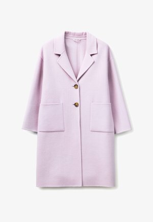 Abrigo de lana color púrpura claro con cuello de muesca, dos bolsillos delanteros y dos botones marrones en el centro frontal.