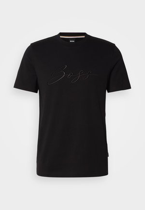 T-shirt in cotone nero con scollatura rotonda, maniche corte e logo "BOSS" ricamato tono su tono sul davanti. Tessuto liscio, vestibilità standard.
