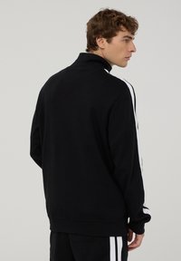 Terranova CON BANDE - Felpa con zip - nero