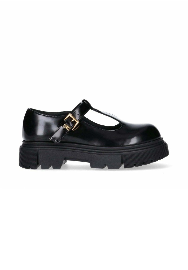 Scarpa Mary Jane in pelle verniciata nera con un'apertura vicino alla punta, sottile cinturino alla caviglia, fibbia in metallo dorato e suola in gomma nera spessa.