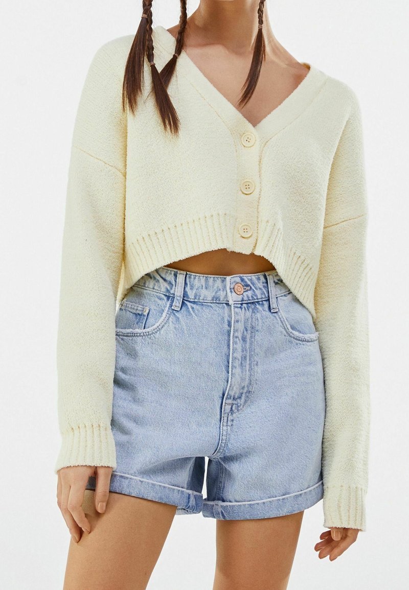 Bershka Shorts vaqueros - light blue