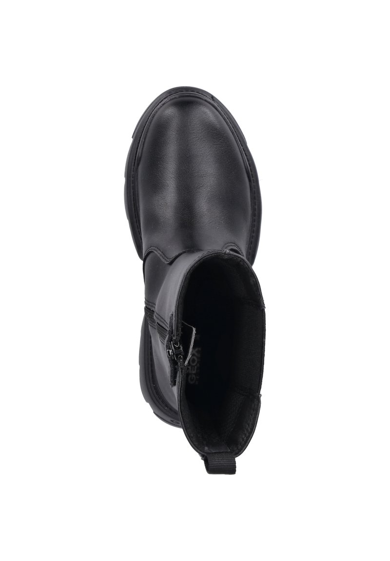 Bottines en cuir noir avec un bout arrondi, fermeture éclair sur le côté, intérieur rembourré et surface texturée. Présente des coutures minimales et une semelle robuste.