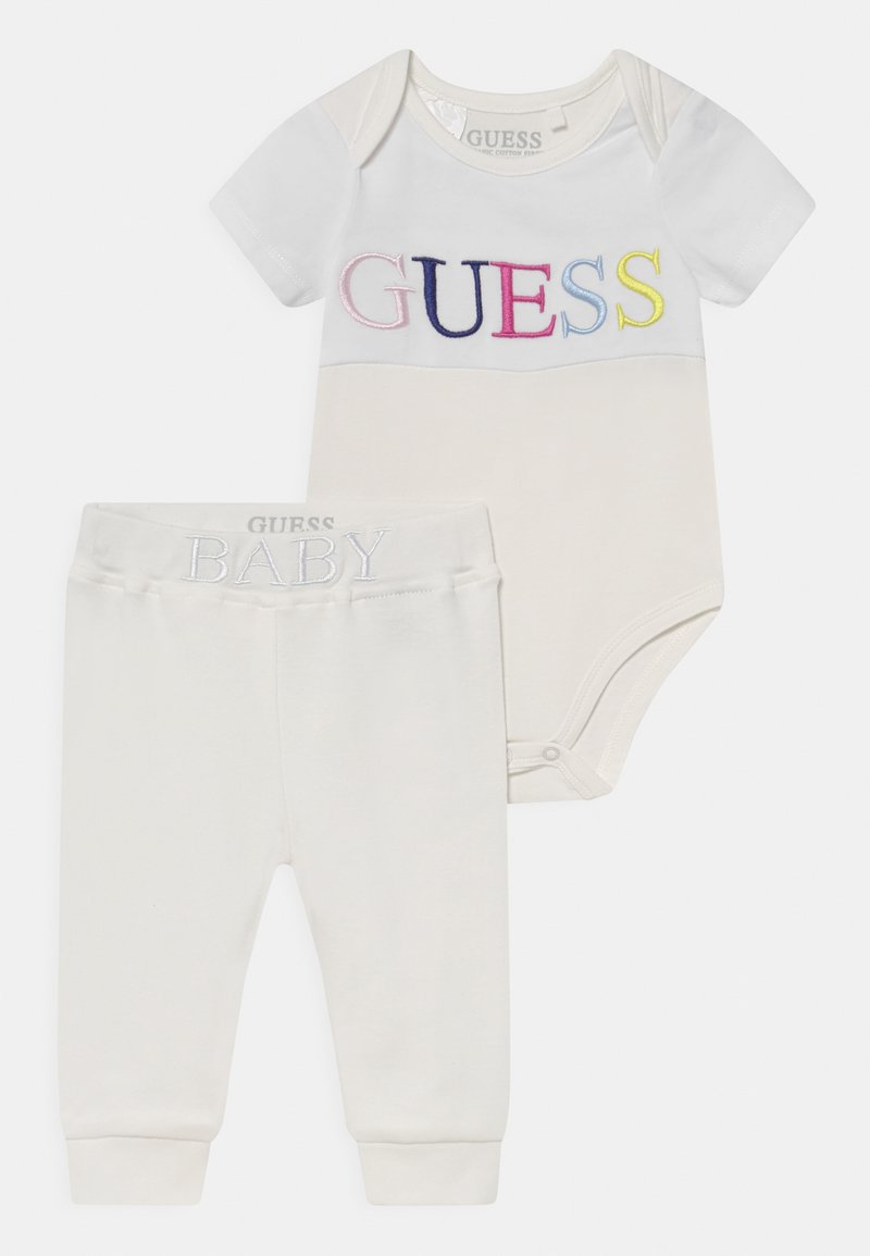 Kinder Shirts & Tops | Guess NEWBORN PANTS SET UNISEX Geschenk zur Geburt salt white/weiß - US34670 Kinder Shirts & Tops | Guess NEWBORN PANTS SET UNISEX Geschenk zur Geburt salt white/weiß - US34670