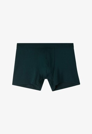 Ciemnozielone bokserki wykonane z gładkiego materiału. Posiadają dopasowaną kieszeń, przeszyty brzeg oraz elastyczny pas. Bez wzorów ani akcentów.