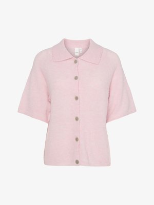 Zachtroze kortärmelig vestje met geschulpte kraag en zes grijze knopen aan de voorkant.