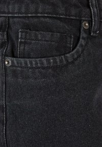 Thumbnail Image 8