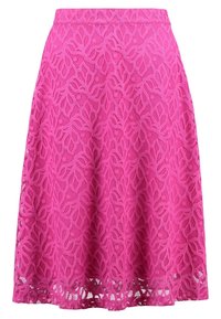 Kirkkaan vaaleanpunainen A-linjainen hame, jossa on monimutkainen lehtikuosisomistus ja tiukka vyötärö, polvipituinen.