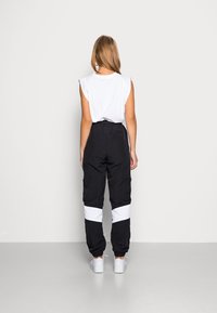 Ellesse Spodnie treningowe