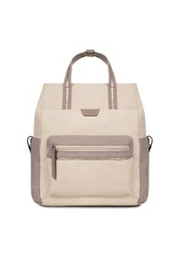 Beige stoffen rugzak met dubbele handvatten bovenaan. Bevat een voorvak met rits, beige en taupe kleurvlakken en metalen accenten op het handvat.