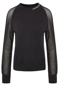 Černý svetr s žebrovaným výstřihem a manžetami, prodyšnými síťovanými detaily na rukávech a přiléhavým lemem. Logo značky na límci.