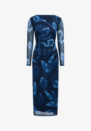 Robe midi bleu marine avec manches longues transparentes, encolure bateau, taille froncée et grand imprimé floral abstrait bleu.