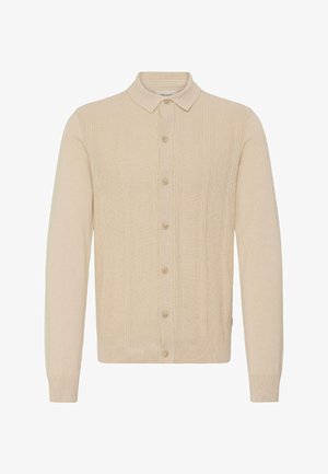 Cárdigan beige de punto con mangas largas, cierre de botones en la parte delantera y cuello, puños y dobladillo acanalados.