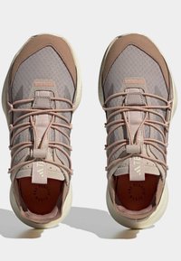 Adidas Terrex VOYAGER 21 TRAVEL - Hikingskor -  taupe taupe met impact orange