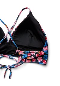 Bloemen bikini top met een zwarte basis en roze en blauwe bloemmotieven, verstelbare bandjes en een striksluiting op de rug.