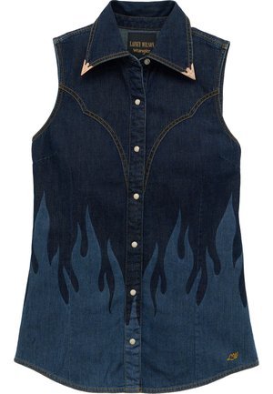 Varrukateta tume teksanuppudega särk tulemustriga esiküljel, terava kraega, mille otstes on metallist detailid, ja kollase "LW" tikandiga ääre lähedal.