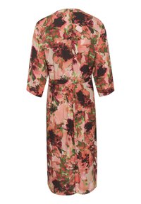Blommig klänning med mönster i rosa och grönt. Har en avslappnad passform, trekvartslånga ärmar och ett band i midjan. Lättviktsmaterial.