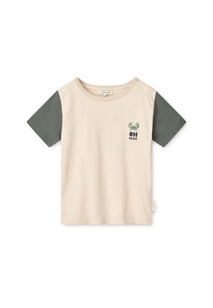 Korte mouwen T-shirt in crème met groene accenten. Katoenen stof, kleine krabgrafiek met "OH CRAB" tekst op de voorkant, casual fit.