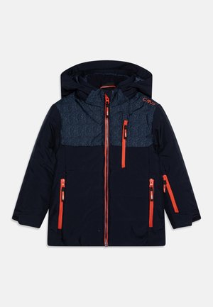 Chaqueta acolchada azul marino con una sección superior texturizada azul, cremalleras naranjas y tres bolsillos frontales. Incluye una capucha extraíble.