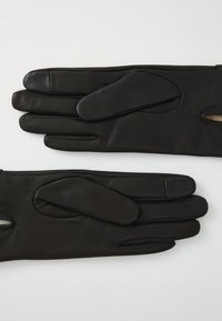 Sorte skinnhansker med en glatt tekstur, med berøringskompatible fingertupper og en elegant sømdetalj.