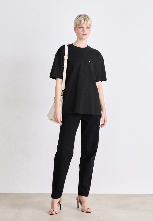 SCRIPT INSTITUTIONAL TEE - Print T-shirt3