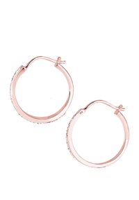 Ohrringe aus Roségold in Form von Creolen mit einer glatten Textur, kreisförmigem Design und einer zarten Reihe kleiner Kristalle entlang einer Seite.