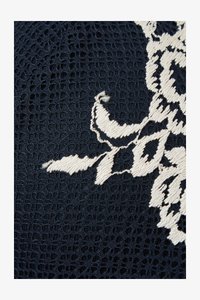 Vybráno, deep blue and vanilla