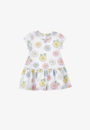 Wit kortomslagen jurk met een geraffineerde rok, voorzien van een bloemenpatroon in roze, geel en blauw met groene bladeren. Glad stofmateriaal.