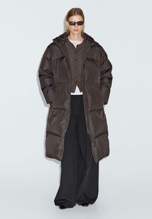 LONG WATER-REPELLENT HOODED PUFFER - Daunenmantel - dark brown