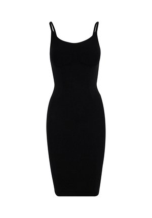 Vestido negro de cuerpo ajustado sin mangas, con tirantes finos y una silueta entallada, de largo a la rodilla, sobre un fondo blanco.