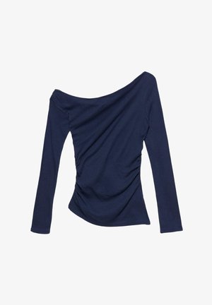 Marineblauw off-shoulder top met lange mouwen, voorzien van geplooide zijkanten en een soepele, rekbare textuur.