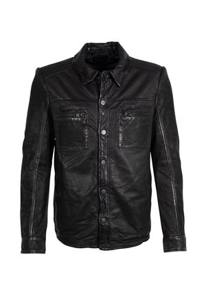 Zwarte leren jas met een knoopsluiting aan de voorkant, twee borstzakken en getextureerde schouderaccenten. Soepele textuur met een klassieke kraag.