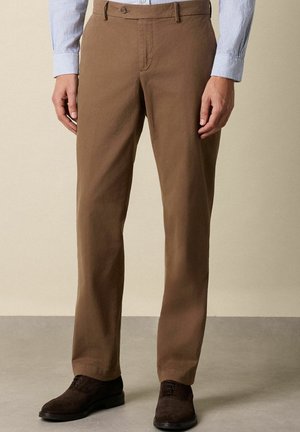 REGULAR FIT  - Chino - tobacco